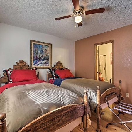 Downtown Red River Retreat With Mtn Views And Yard المظهر الخارجي الصورة