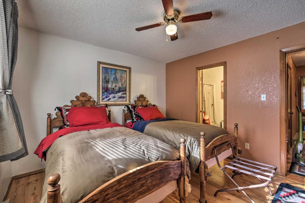 Downtown Red River Retreat With Mtn Views And Yard المظهر الخارجي الصورة