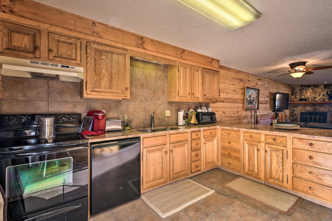 Downtown Red River Retreat With Mtn Views And Yard المظهر الخارجي الصورة