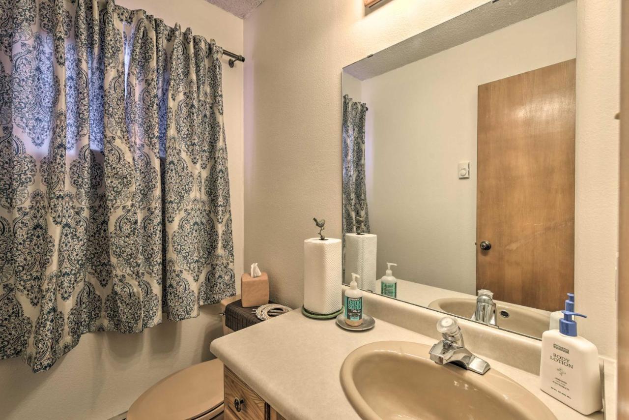 Downtown Red River Retreat With Mtn Views And Yard المظهر الخارجي الصورة