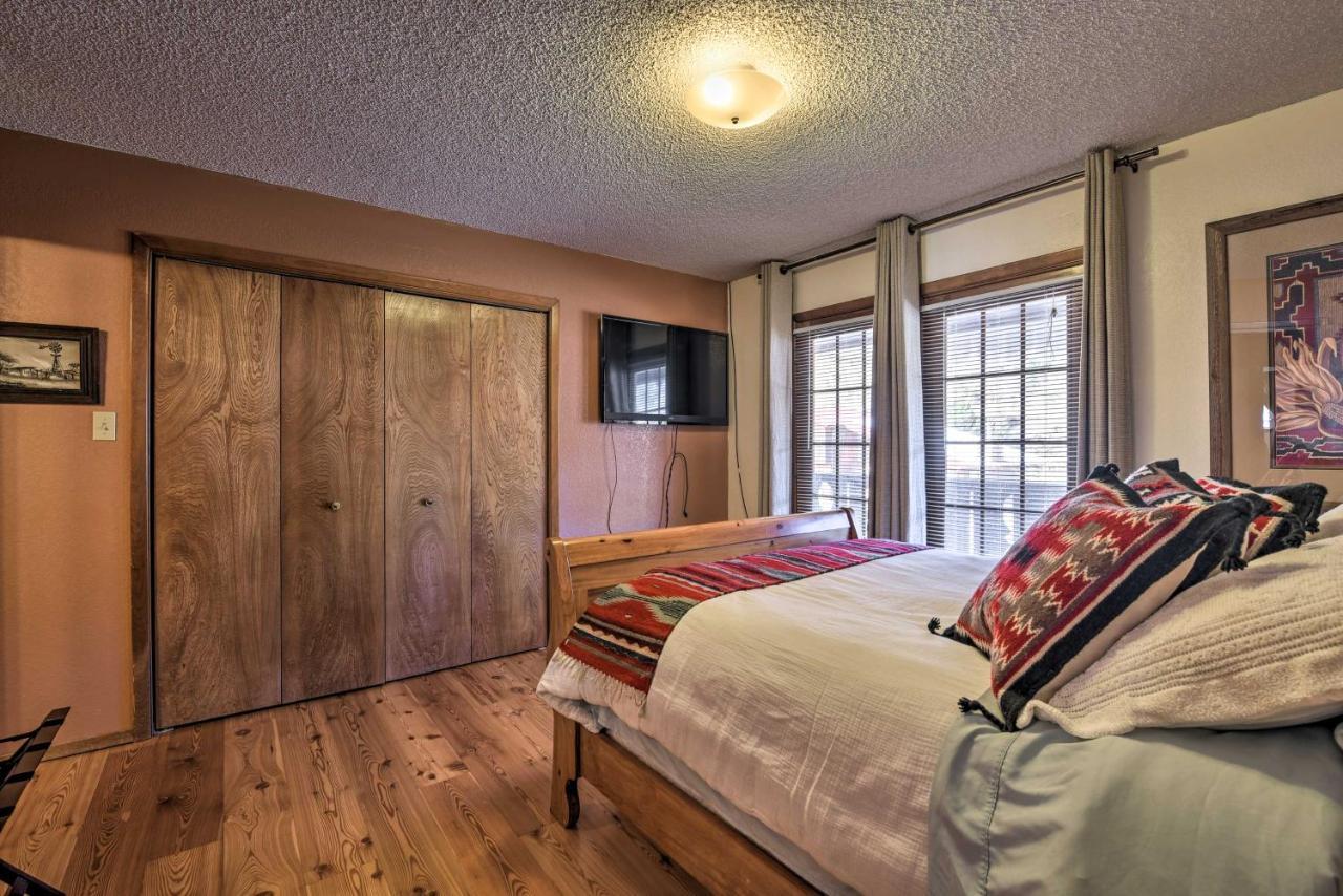 Downtown Red River Retreat With Mtn Views And Yard المظهر الخارجي الصورة