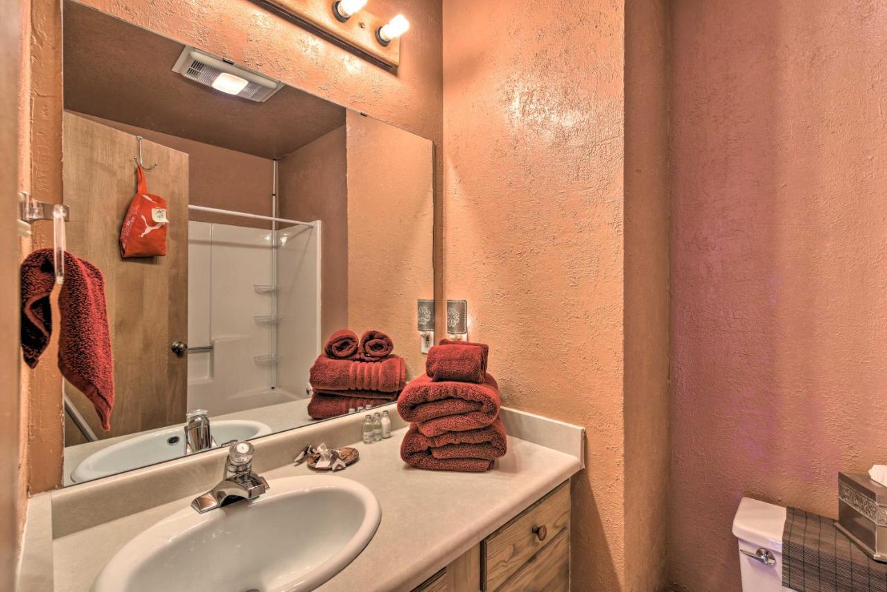 Downtown Red River Retreat With Mtn Views And Yard المظهر الخارجي الصورة