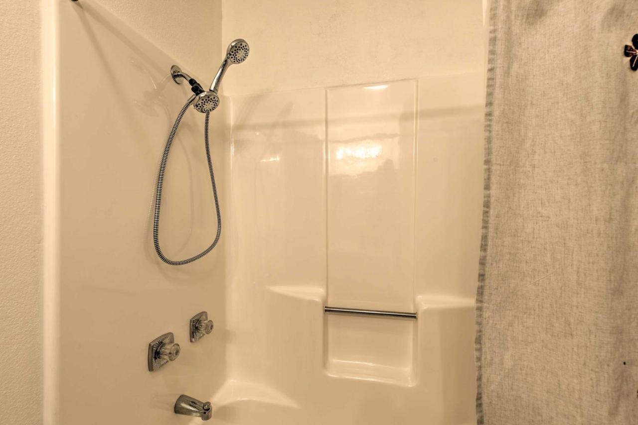 Downtown Red River Retreat With Mtn Views And Yard المظهر الخارجي الصورة
