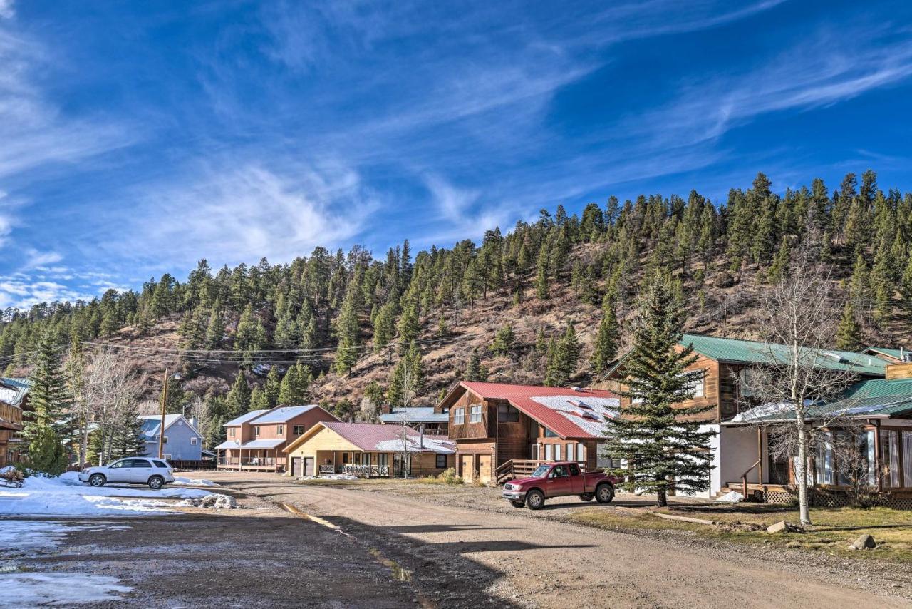 Downtown Red River Retreat With Mtn Views And Yard المظهر الخارجي الصورة